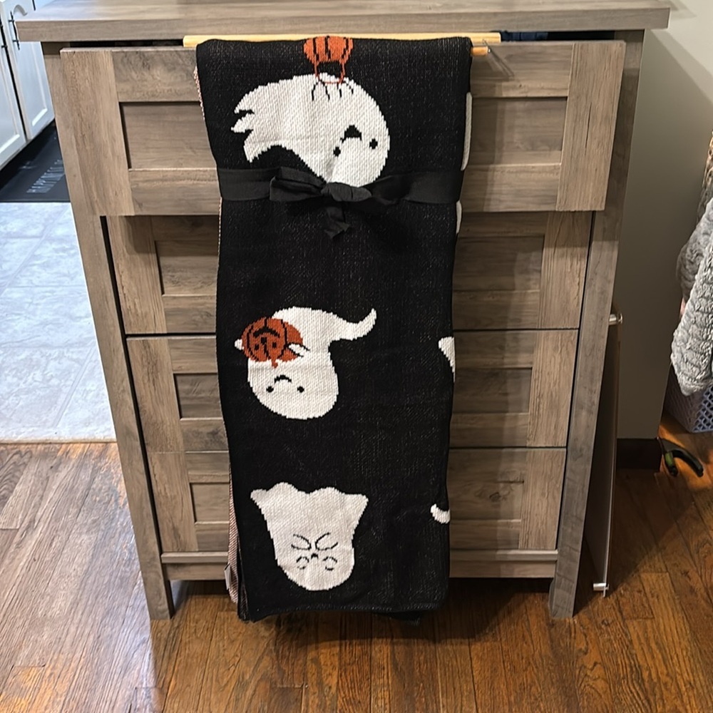GOBLIN & GHOUL BLACK GHOST PUMPKIN JACK O LANTERN OVERSIZED HALLOWEEN THROW NWT - Picture 4 of 11